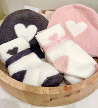 Load image into Gallery viewer, Barefoot Dreams CozyChic Lite Infant Heart Beanie (Carbon, Pink)
