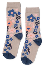 Load image into Gallery viewer, Spring Flowers Cotton Crew Socks