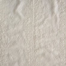 Load image into Gallery viewer, Bella Notte Linens Ines Guest Towel