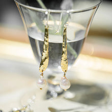 Load image into Gallery viewer, Waxing Poetic Ode To A Pearl Single Drop Earrings
