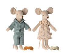 Load image into Gallery viewer, Maileg Mom and Dad Mice in Cigar Box
