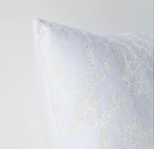 Load image into Gallery viewer, IN STOCK Bella Notte Linens Lynette 15 x 24 Throw Pillow, White
