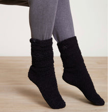Load image into Gallery viewer, Barefoot Dreams CozyChic 4-Piece Winter Set, Black
