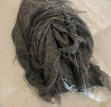 Load image into Gallery viewer, Alpaca Rustic Scarf
