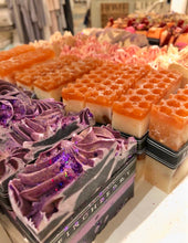Load image into Gallery viewer, Finchberry Grapes Of Bath Soap
