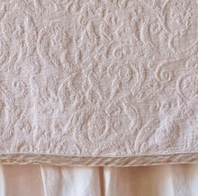 Load image into Gallery viewer, IN STOCK Bella Notte Linens Adele Throw Blanket, Pearl
