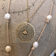 Load image into Gallery viewer, De La Grande Bee Necklace

