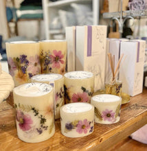 Load image into Gallery viewer, Roman Lavender Petite Oval Botanical Candle
