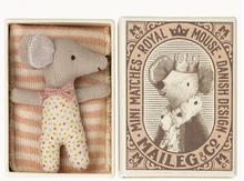 Load image into Gallery viewer, Maileg Sleepy/Wakey Baby Mouse (Rose, Blue)
