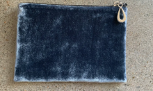 Load image into Gallery viewer, Silk Velvet Coin Purse (8 Colors)
