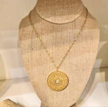 Load image into Gallery viewer, De La Grande Bee Necklace
