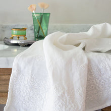 Load image into Gallery viewer, Bella Notte Linens Ines Guest Towel
