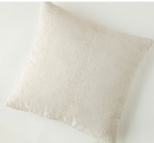 Load image into Gallery viewer, Bella Notte Linens Ines Throw Pillow, 24" x 24"
