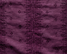 Load image into Gallery viewer, Bella Notte Linens Ines Guest Towel
