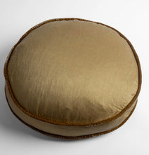 Load image into Gallery viewer, Bella Notte Linens Paloma Throw Pillow, 18" Round
