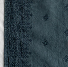 Load image into Gallery viewer, Bella Notte Linens Ines Guest Towel
