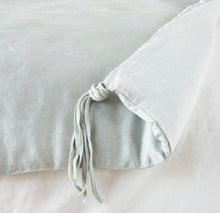Load image into Gallery viewer, IN STOCK Bella Notte Linens Taline Throw Blanket, Cloud
