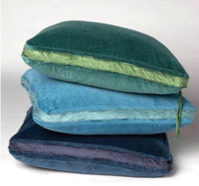 Load image into Gallery viewer, IN STOCK Bella Notte Linens Harlow 24"x24" Pillow, Midnight
