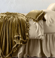 Load image into Gallery viewer, Bella Notte Linens Loulah Throw Blanket
