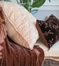 Load image into Gallery viewer, Bella Notte Linens Loulah Throw Blanket
