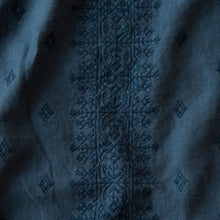 Load image into Gallery viewer, Bella Notte Linens Ines Guest Towel
