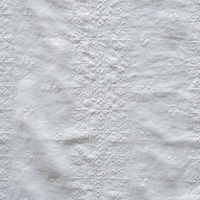 Load image into Gallery viewer, Bella Notte Linens Ines Guest Towel

