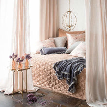 Load image into Gallery viewer, Bella Notte Linens Loulah Throw Blanket
