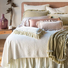 Load image into Gallery viewer, Bella Notte Linens Loulah Throw Blanket
