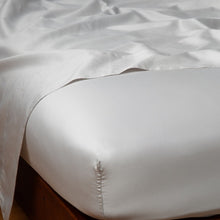 Load image into Gallery viewer, Bella Notte Linens Bria Fitted Sheet
