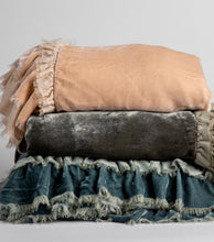 Load image into Gallery viewer, Bella Notte Linens Loulah Throw Blanket
